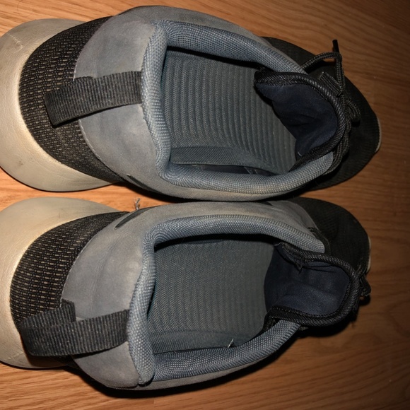 Used Nike Roshe size 11 - Picture 2 of 6